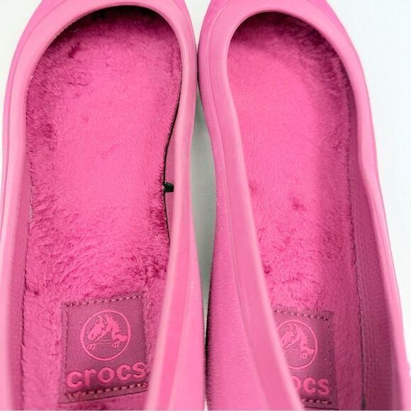 CROCS Mammoth Soft Fur Footpad Ballet Flat in Pomegranate - Picture 13 of 16